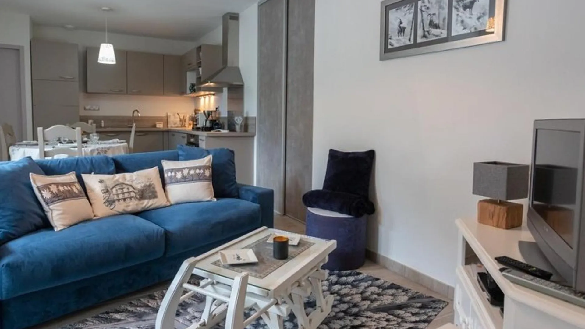 Chalet Elegant Au Centre De Cauterets Avec Terrasse - Fr-1-812-51 contacts